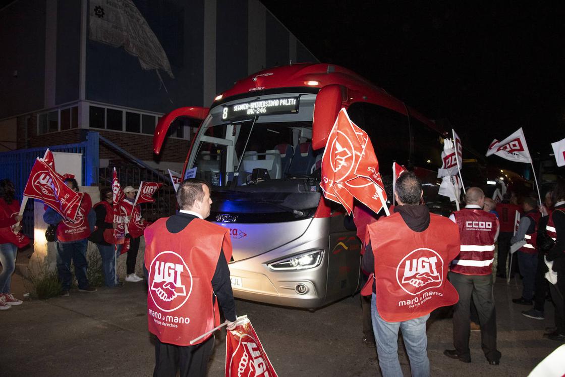 Comienza la huelga del transporte de viajeros por carretera