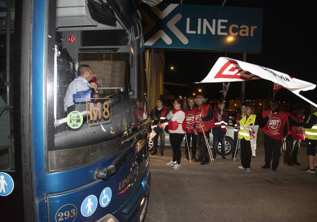 Comienza la huelga del transporte de viajeros por carretera