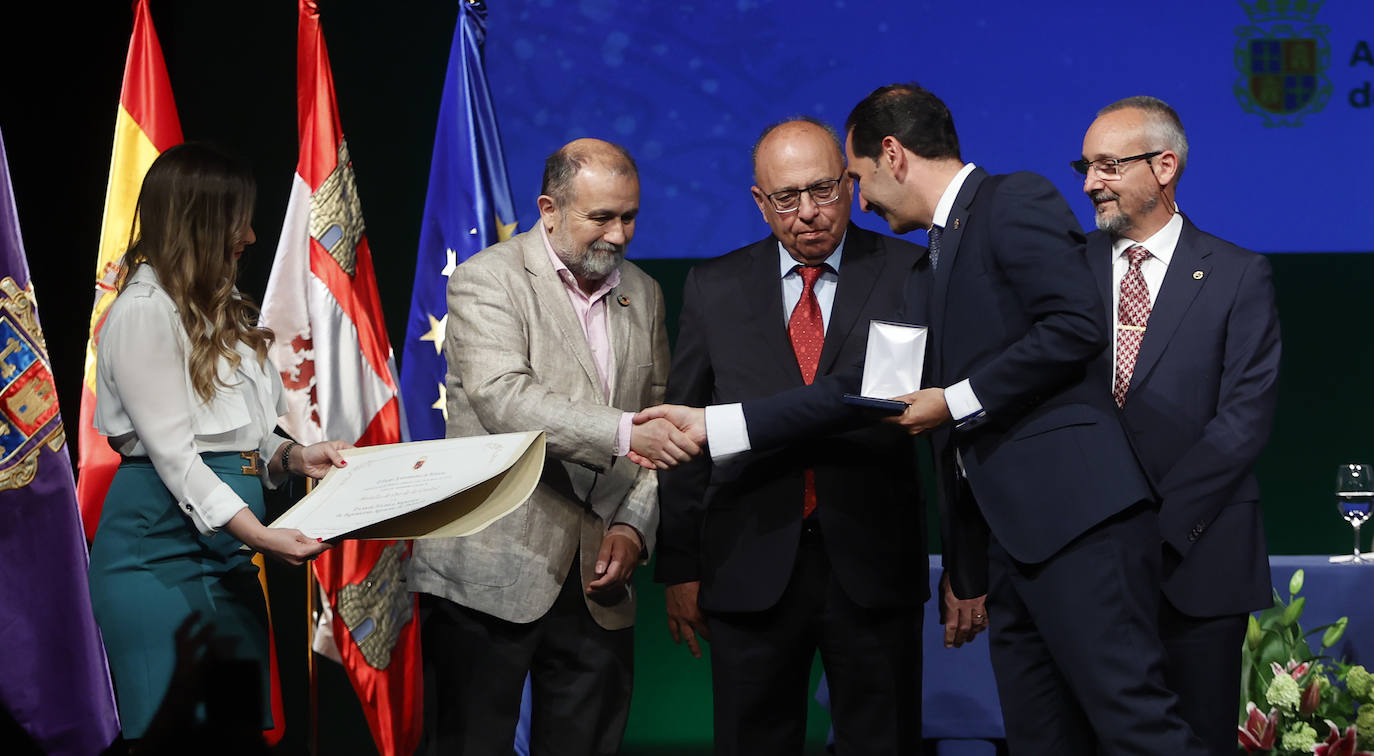 Medio siglo académico que vale la Medalla de Oro de Palencia