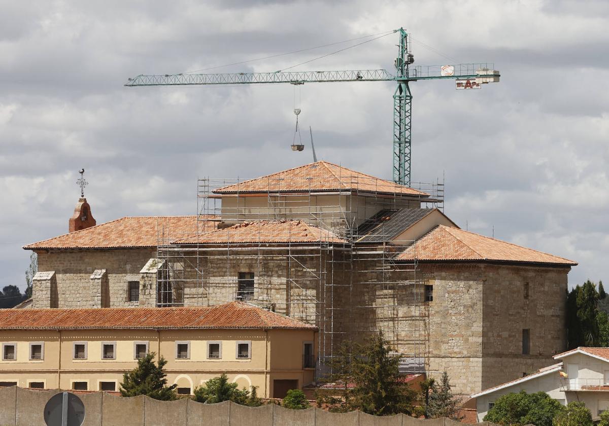 Imagen del monasterio, este jueves, con la cúpula y la cubierta nuevas.