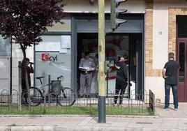 Entrada a la oficina de empleo de Ecyl en la capital segoviana.