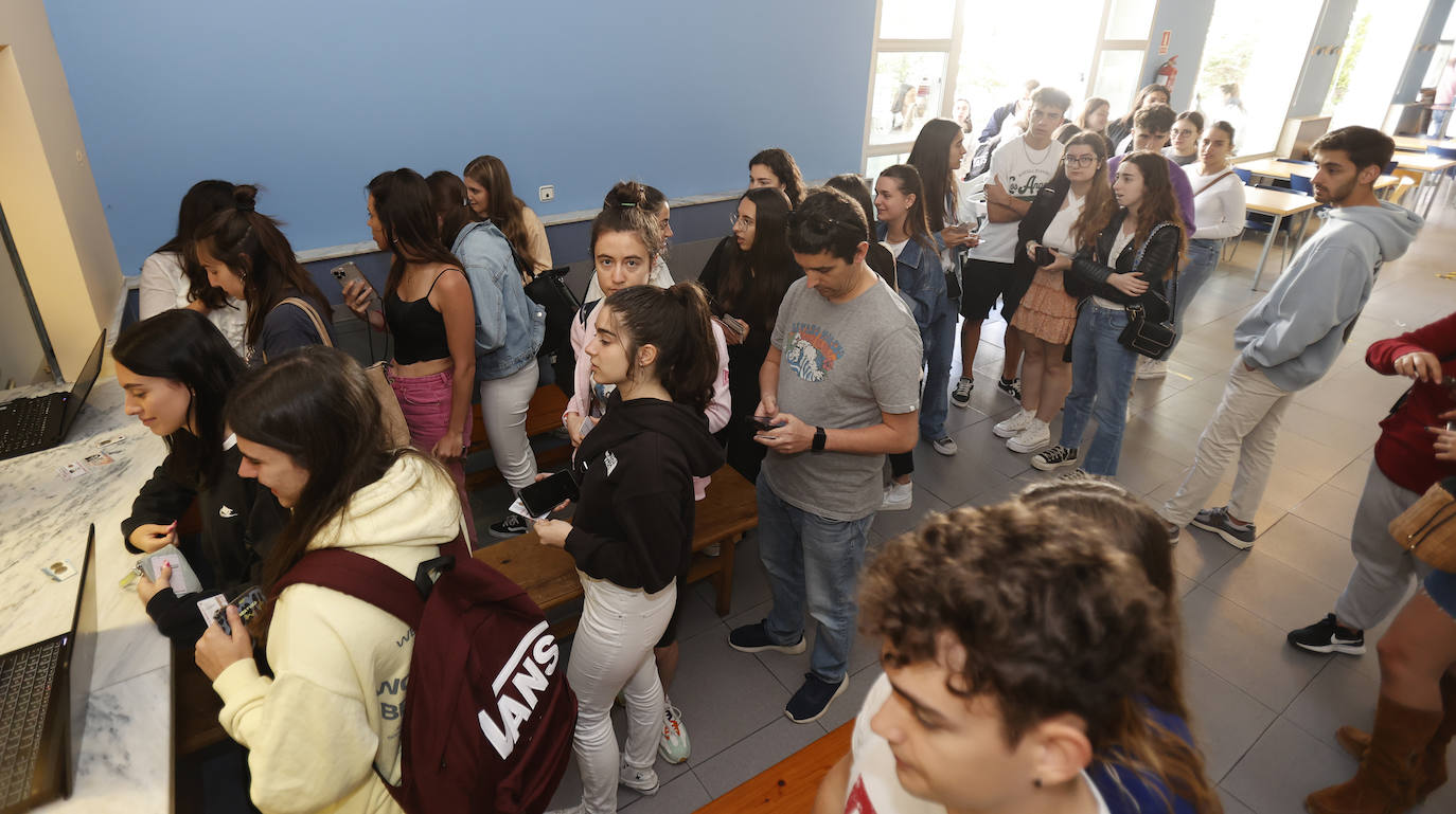 Venta de entradas en el campus de Palencia, este jueves.