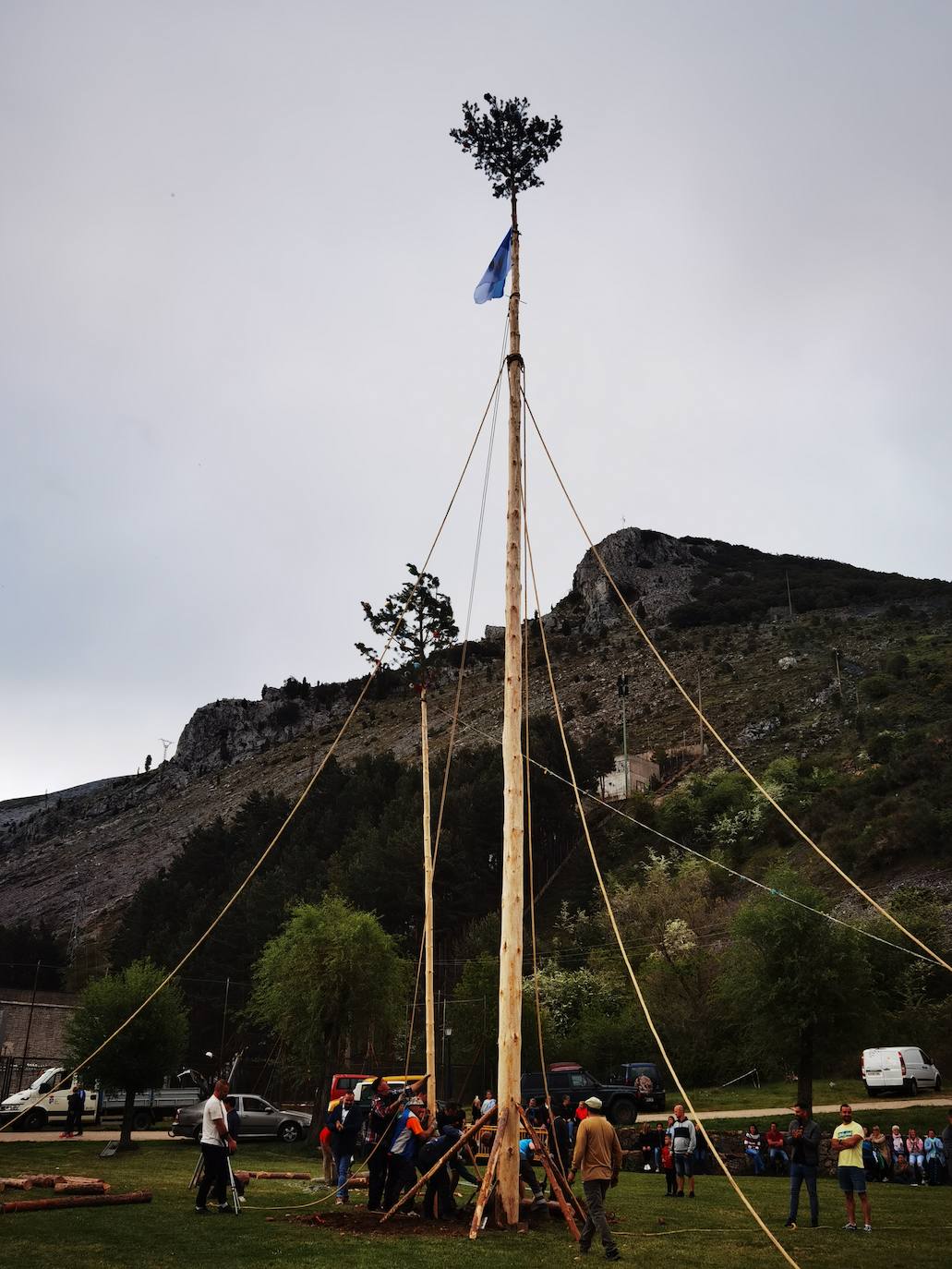 Velilla celebra la Pinada del Mayo
