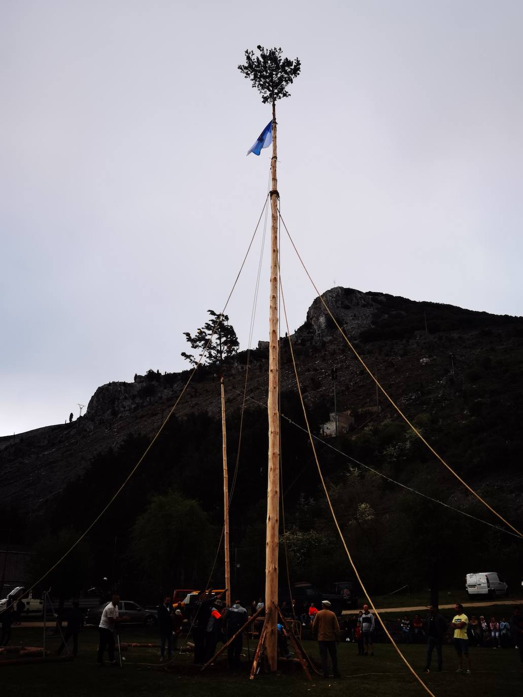 Velilla celebra la Pinada del Mayo