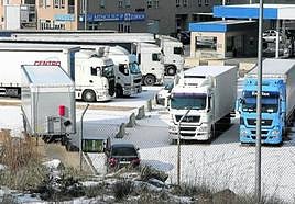 Aparcamiento de camiones en el Centro de Transportes de Segovia.