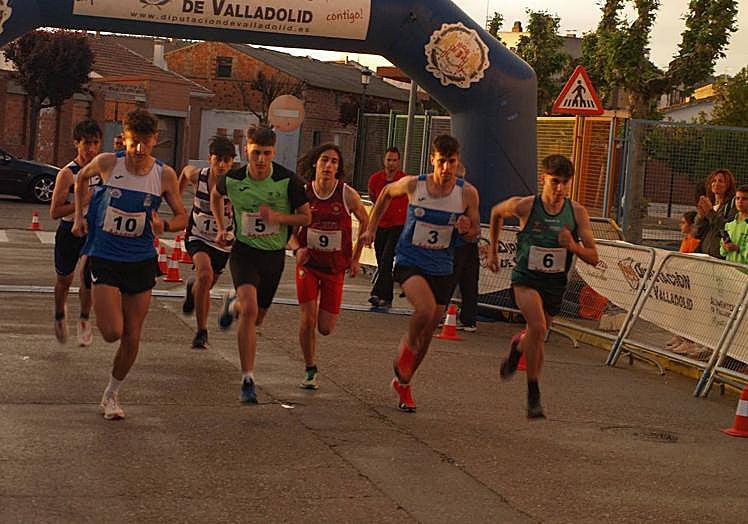 Imagen principal - Hugo Tardón y Ana Isabel Villanueva dominan en el II Gran Premio del Piñón