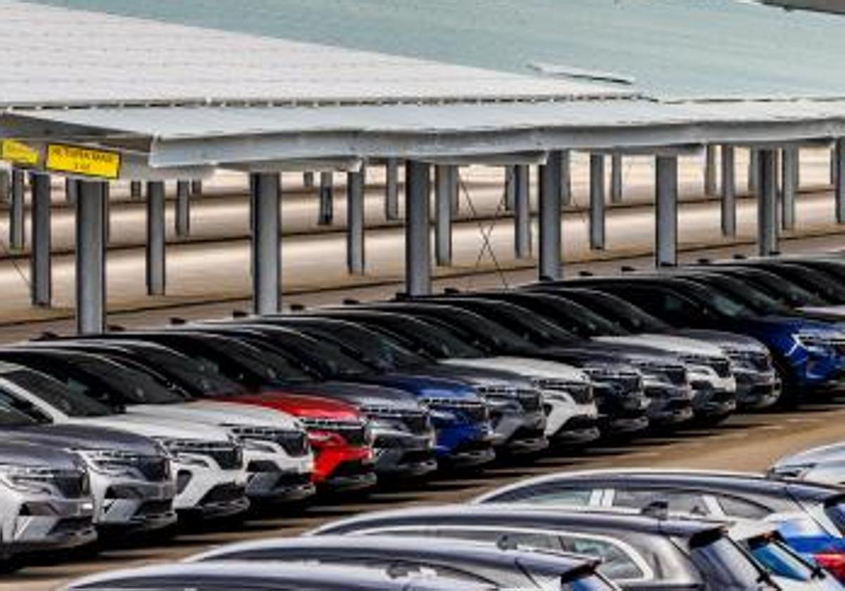 Unidades del Austral estacionadas en las instalaciones de Renault en Palencia.