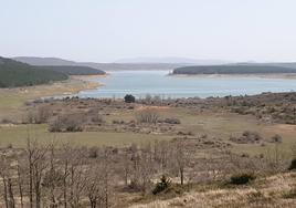 Aspecto del pantano de Aguilar, el pasado mes de abril.