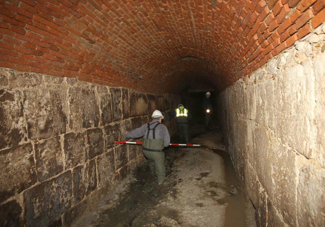 Galería de encauzamiento del río Esgueva bajo la calle Sandoval.