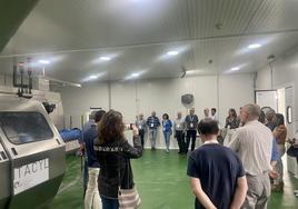 Un grupo de investigadores durante una visita a las instalaciones de Itacyl.