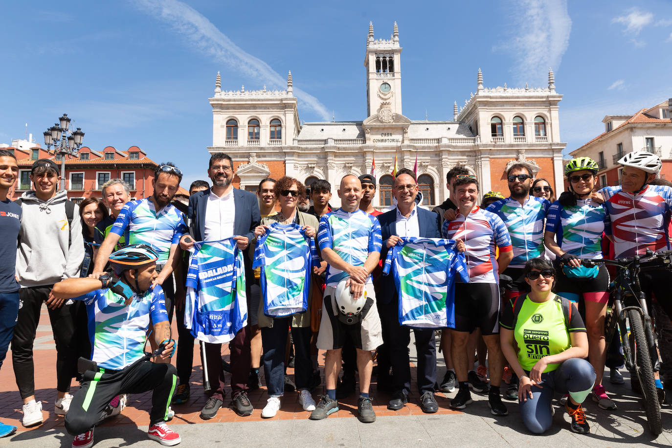 Imágenes de la salida de los ciclistas hacia Madrid