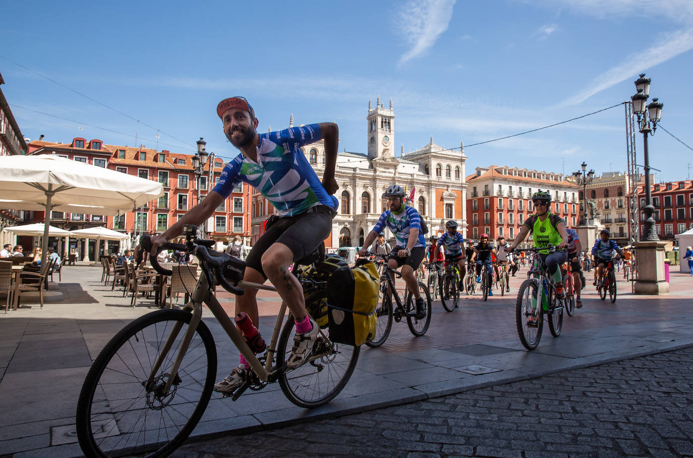 Imágenes de la salida de los ciclistas hacia Madrid