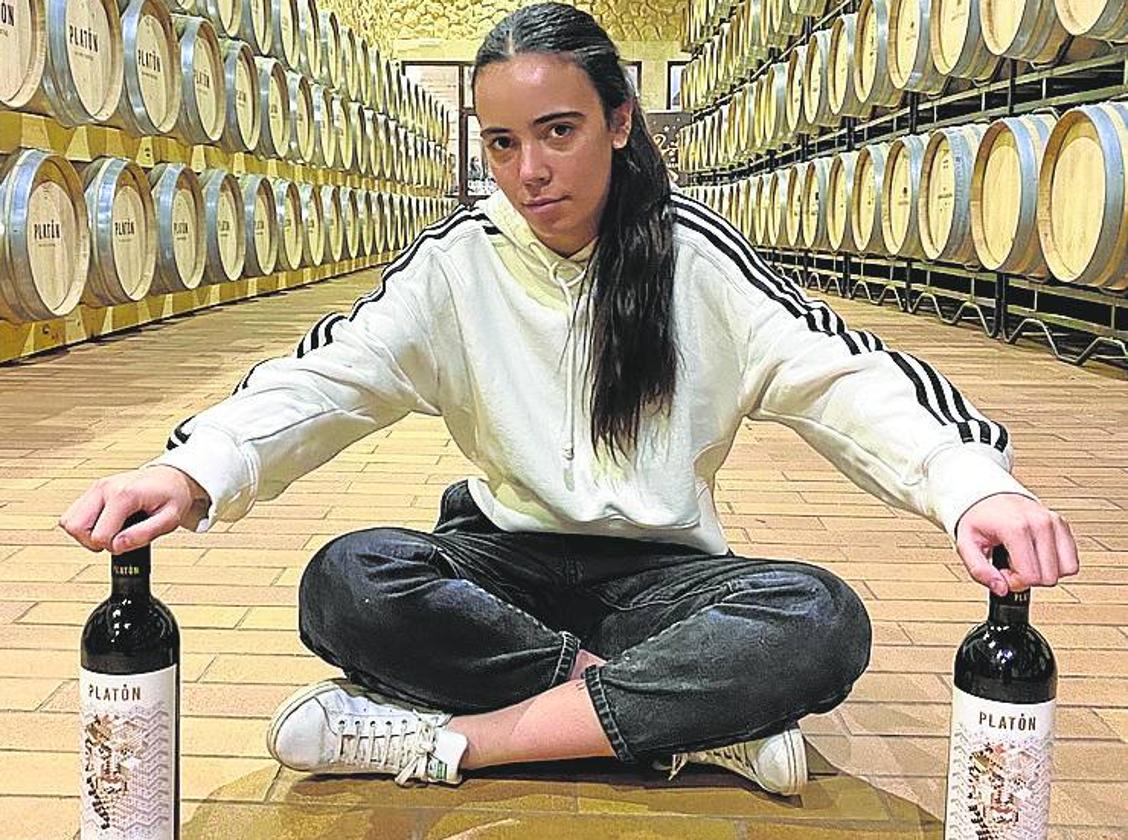 Lucía San José posa en su bodega de la DO Toro.