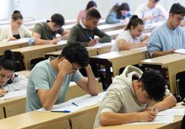 Examen de la EBAU en un campus de la Universidad de Valladolid.