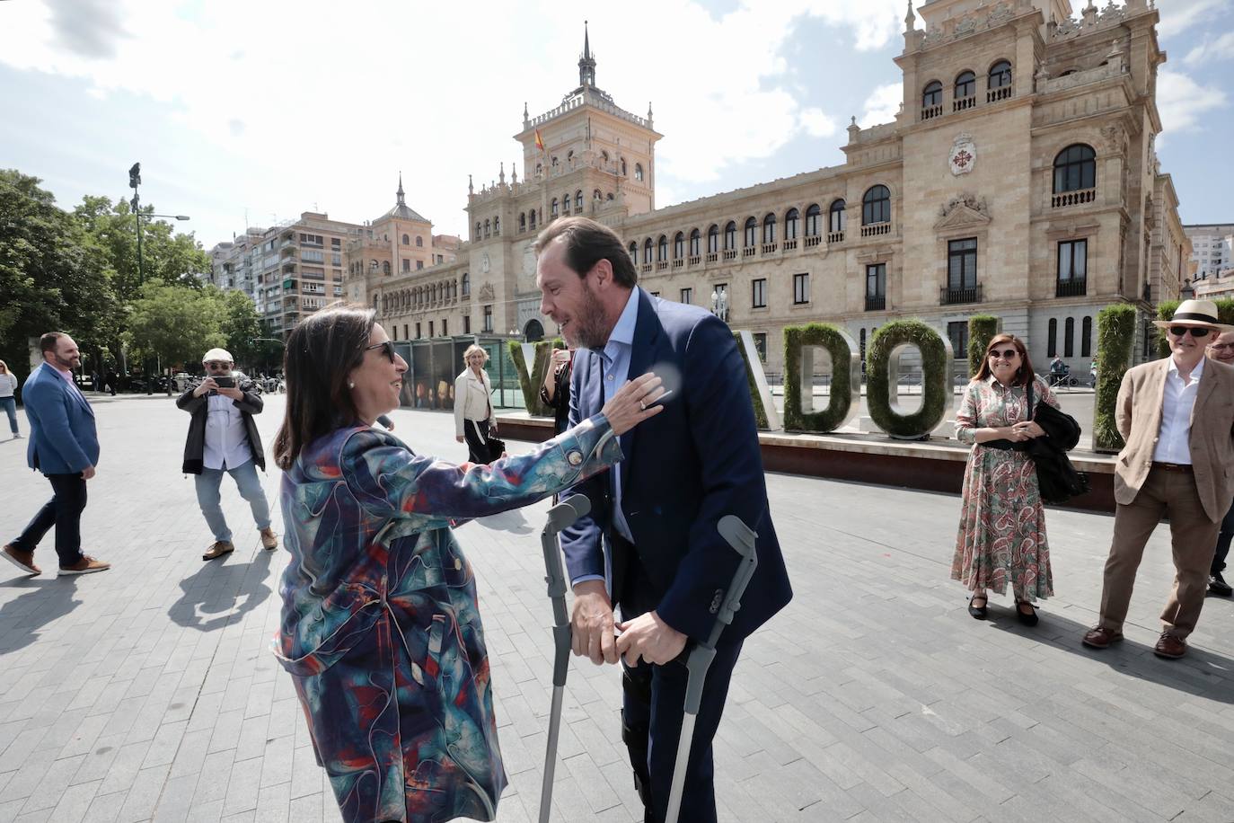 Imágenes de la visita de la ministra de Defensa a Valladolid