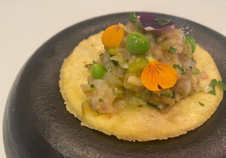 Imagen principal - El menú ganador se compuso del entrante Gamba de primavera, el plato principal Presa cubana y el postre Pasión latina.