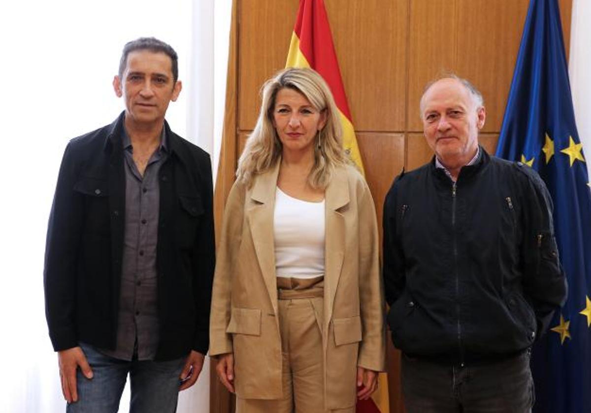 Vicente Andrés, Yolanda Díaz y Faustino Temprano, esta mañana en el Ministerio de Trabajo.