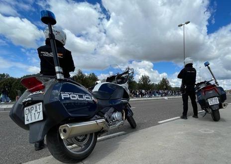 Imagen secundaria 1 - Unidades motorizadas, de intervención y guías caninos, durante la fiesta. 