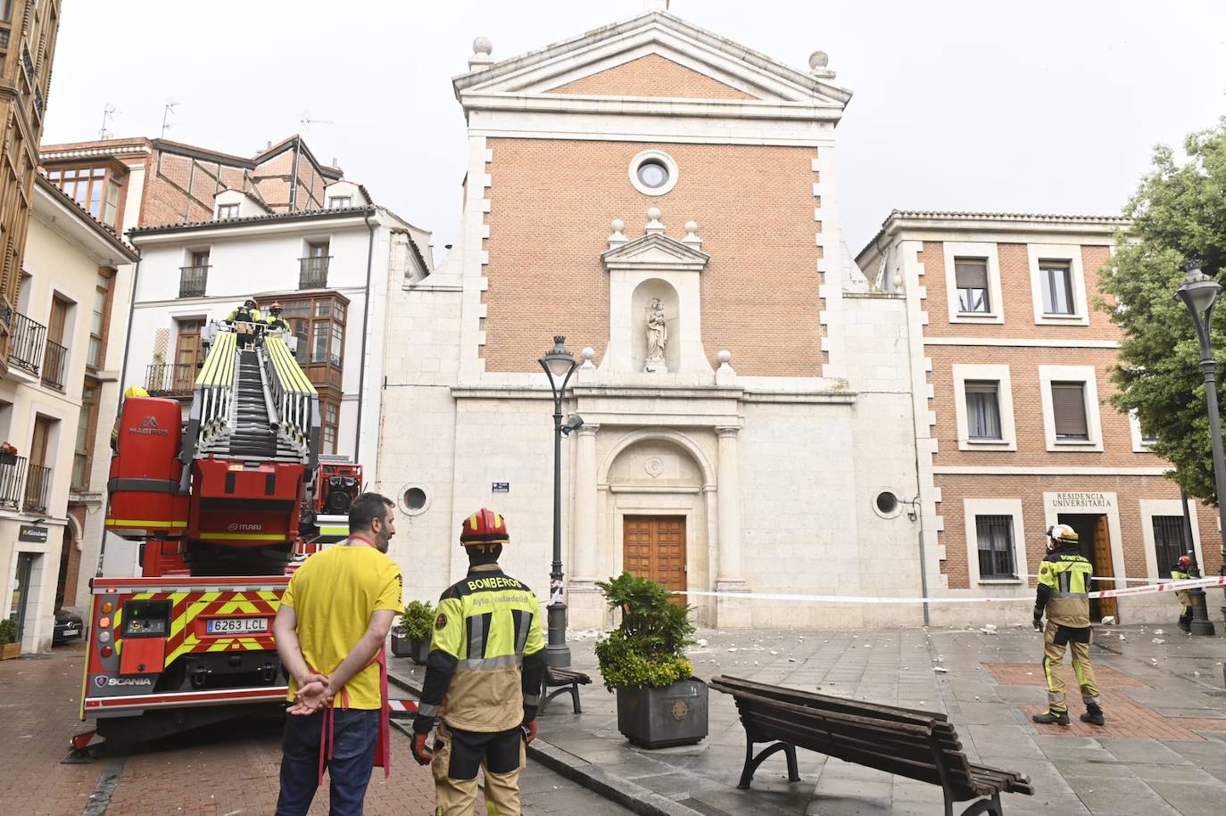 Imágenes tras la caída del rayo sobre la cruz de la Capilla de las Esclavas