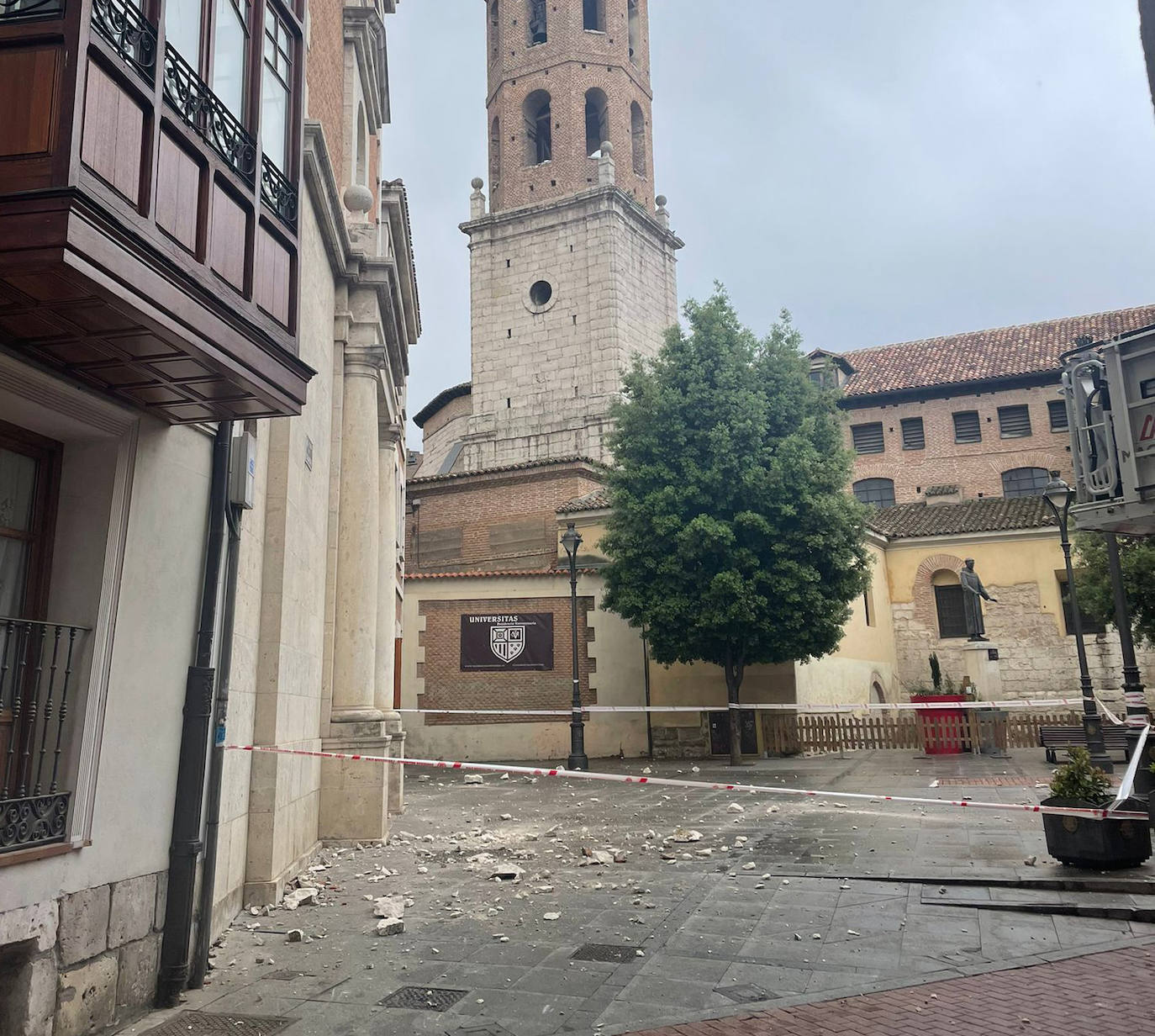 Imágenes tras la caída del rayo sobre la cruz de la Capilla de las Esclavas