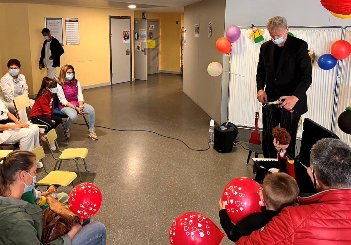 La ilusión de Titirimundi llega a los pequeños hospitalizados