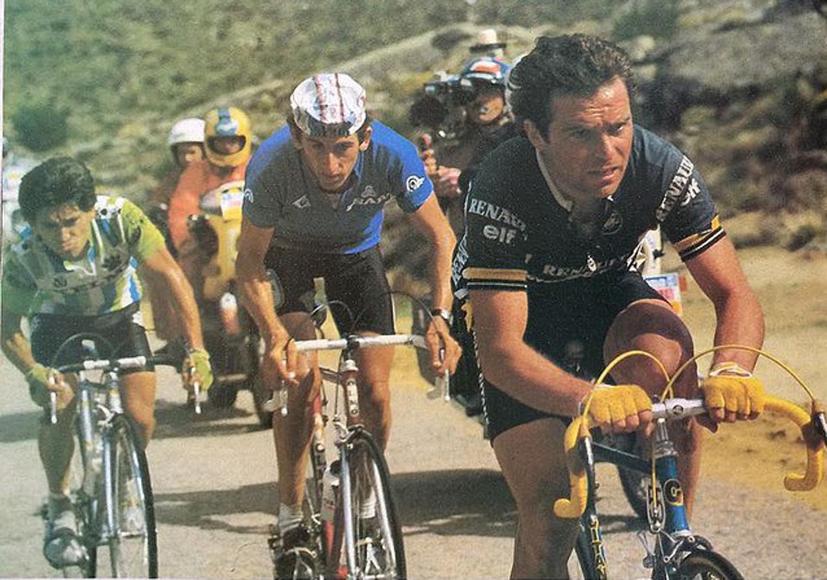 Bernard Hinault, perseguido por Marino Lejarreta en plena ascensión.