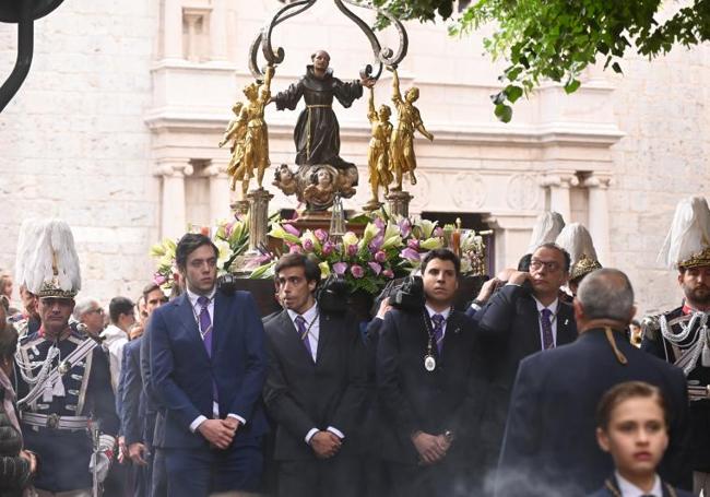 Un momento de la procesión en honor a San Pedro Regalado.