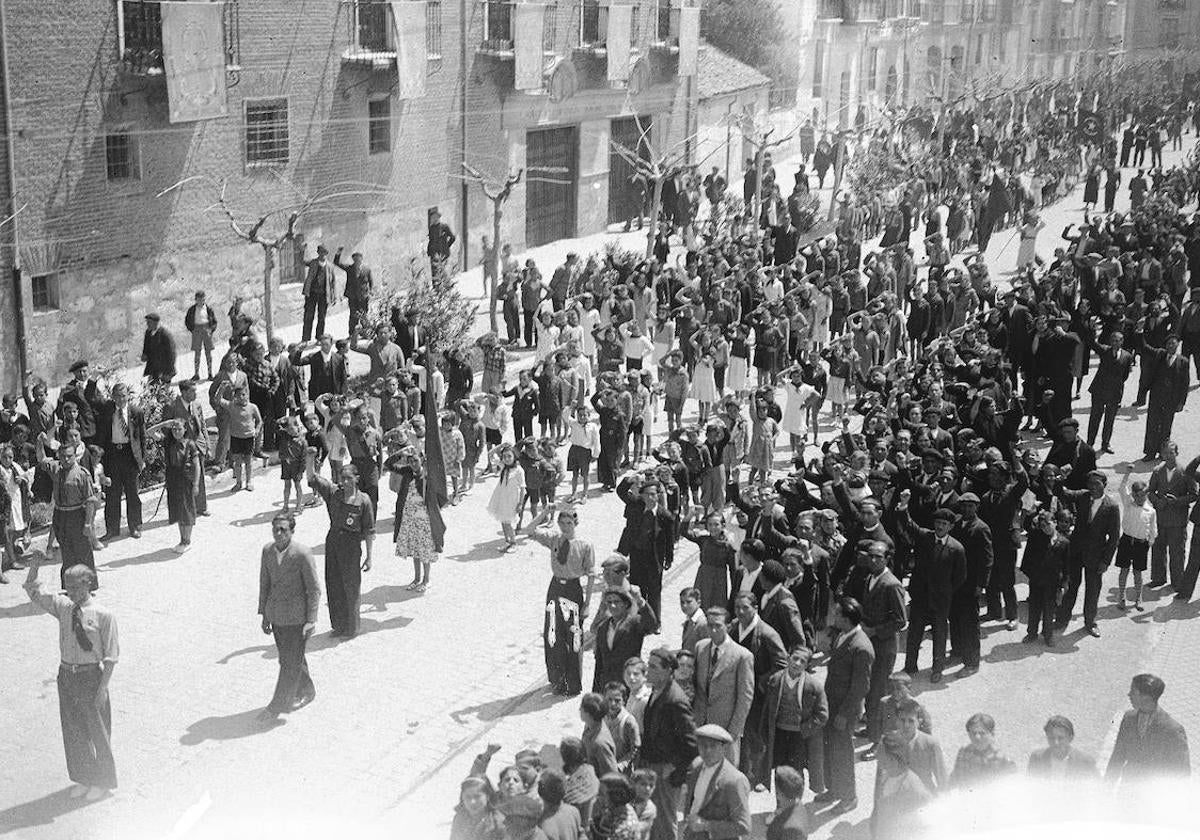 Celebración del Primero de Mayo en Valladolid en 1936.