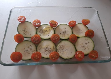 Imagen secundaria 1 - Gallineta con calabacín, tomate y limón