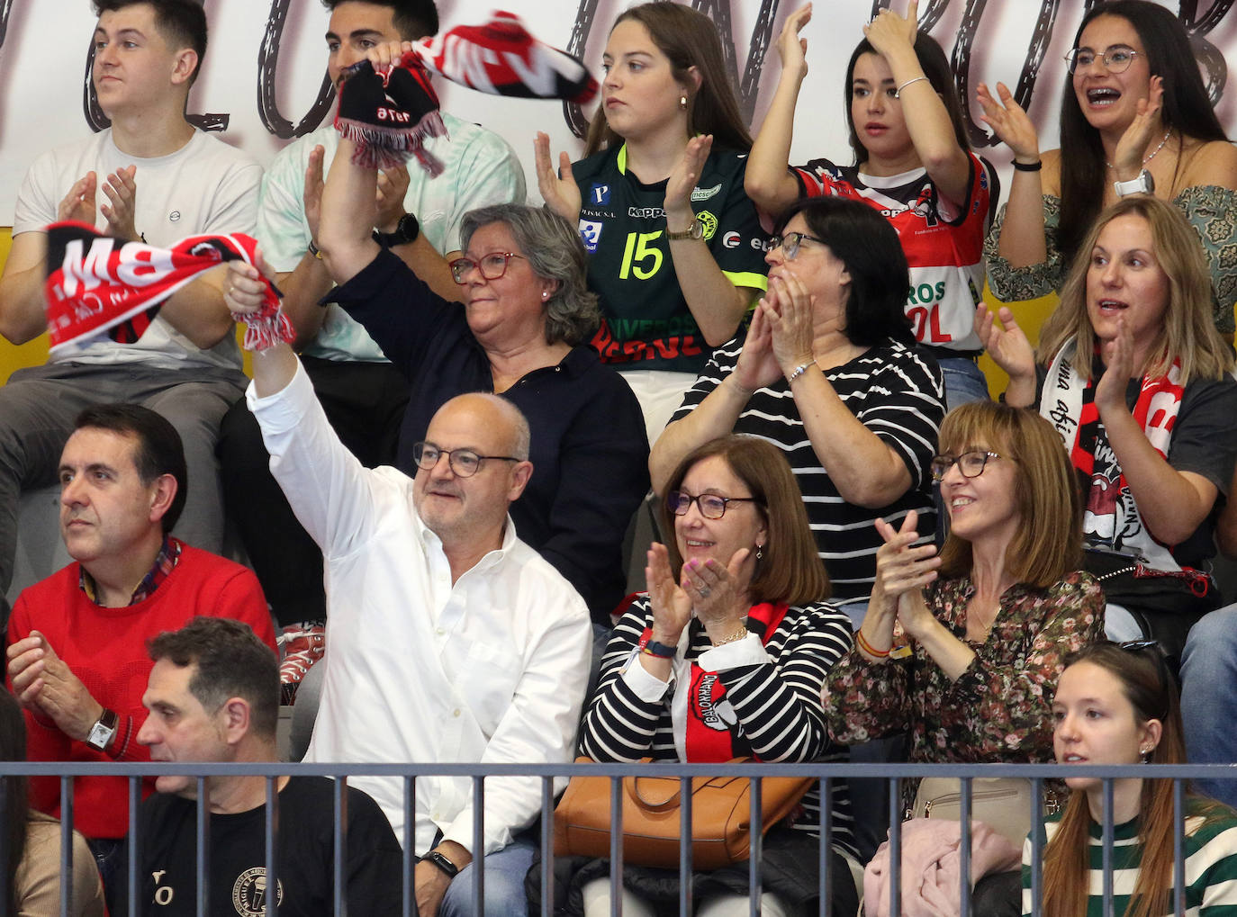 Búscate en las gradas del pabellón Guerreros Naveros