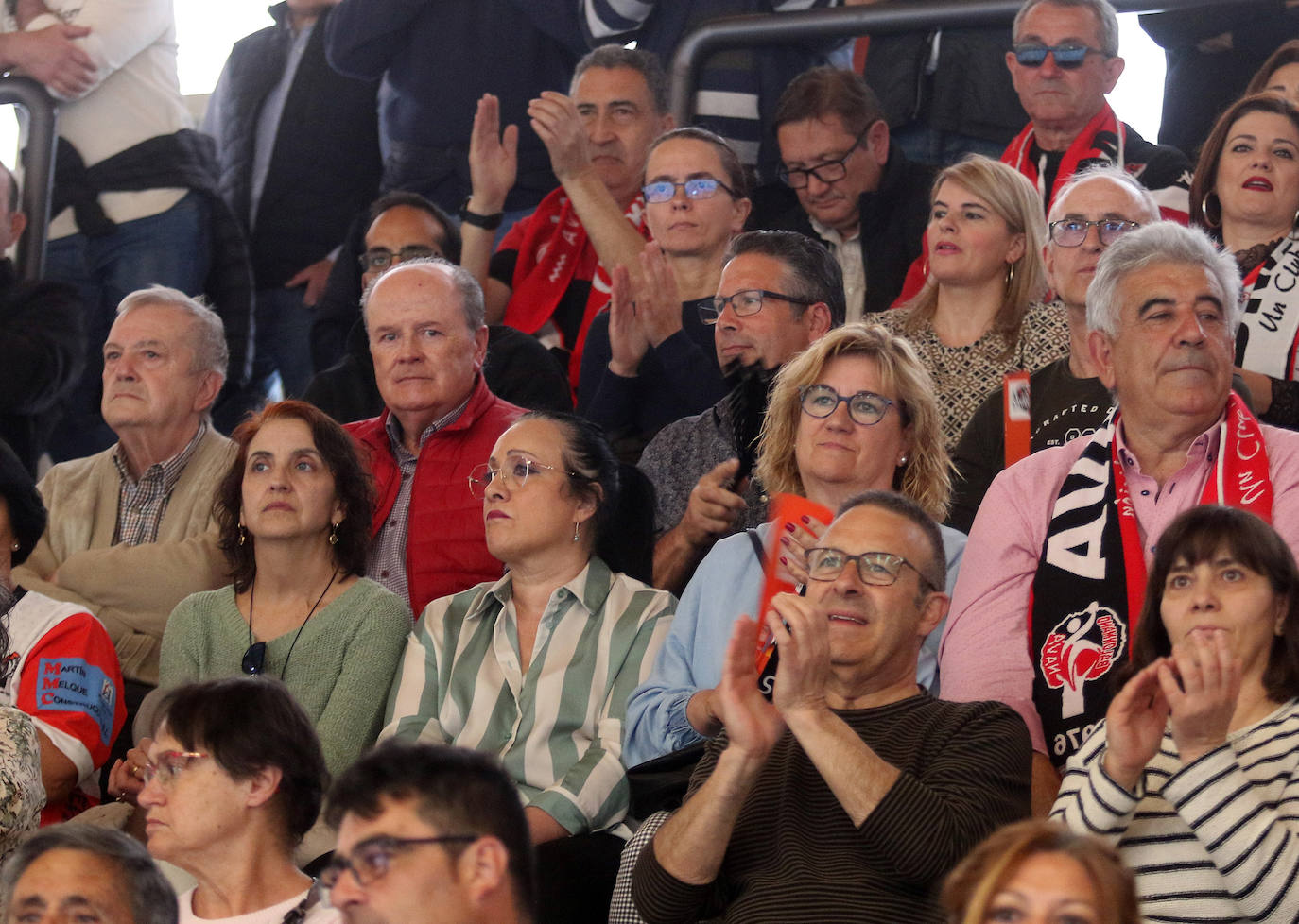 Búscate en las gradas del pabellón Guerreros Naveros