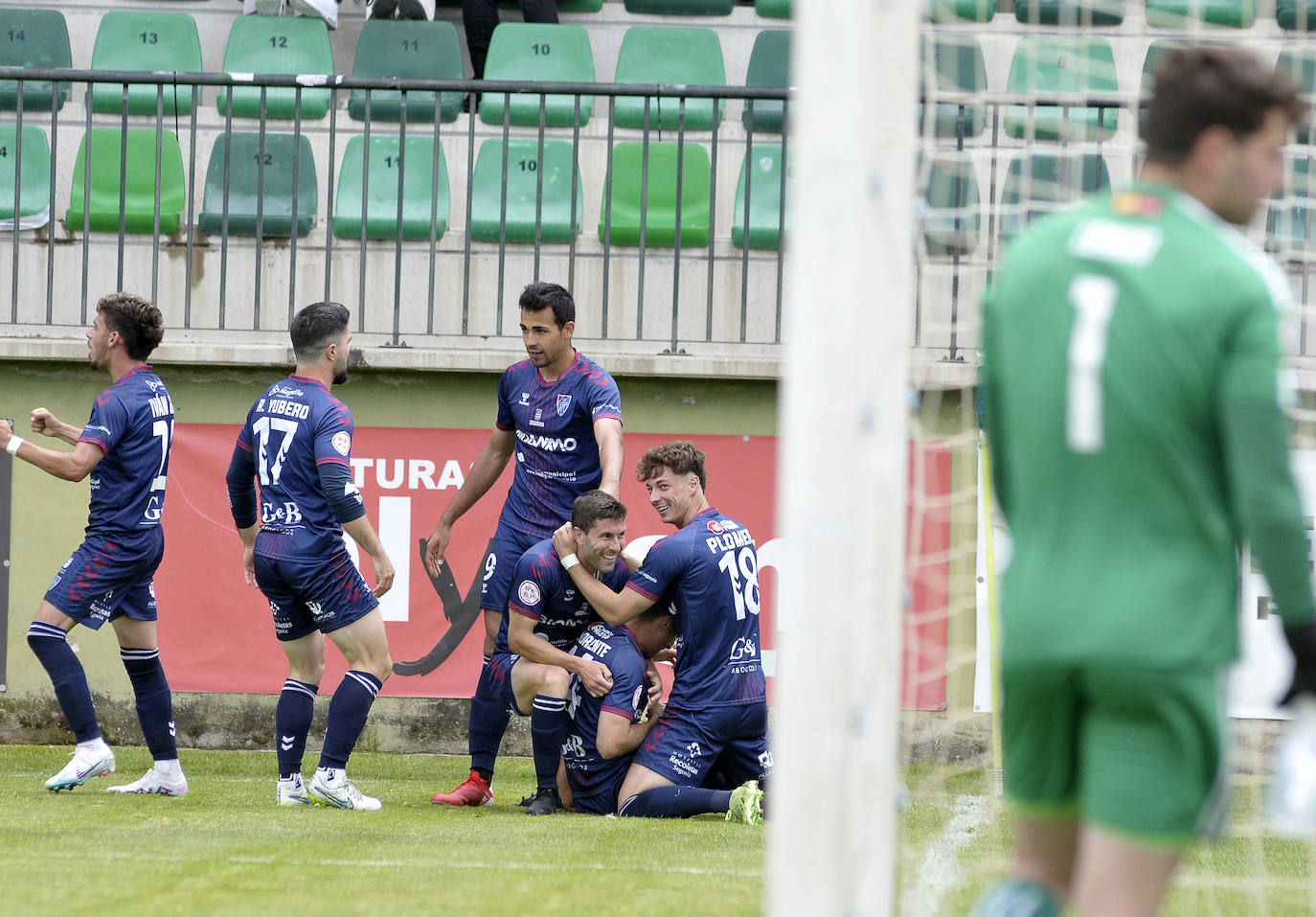 Celebración del gol de Fer Llorente.