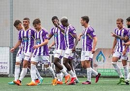 Jugadores del Promesas celebran un gol.