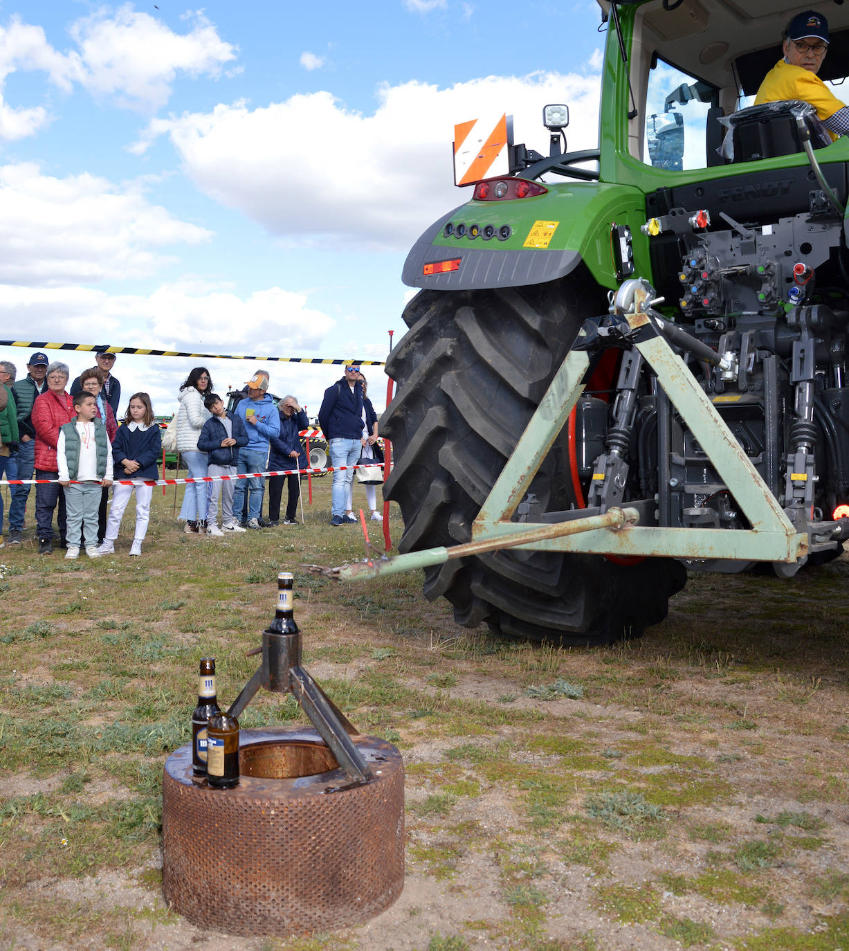 Concurso de habilidad con el tractor en Escarabajosa de Cabezas