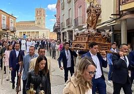 Un momento de la procesión celebrada en Villalón.