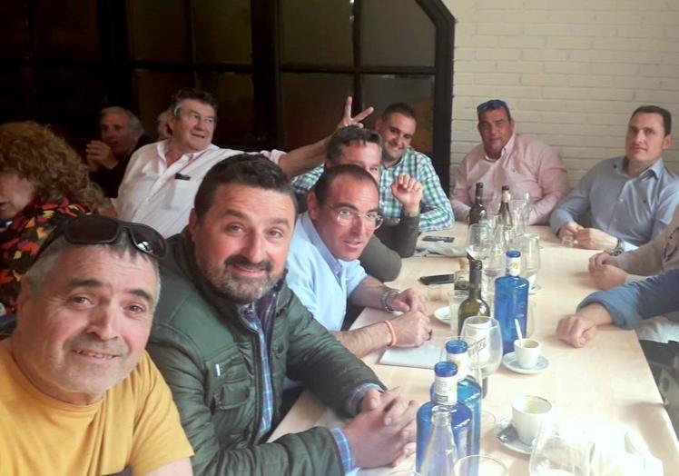 Imagen principal - Comida de hermandad de los agricultores.