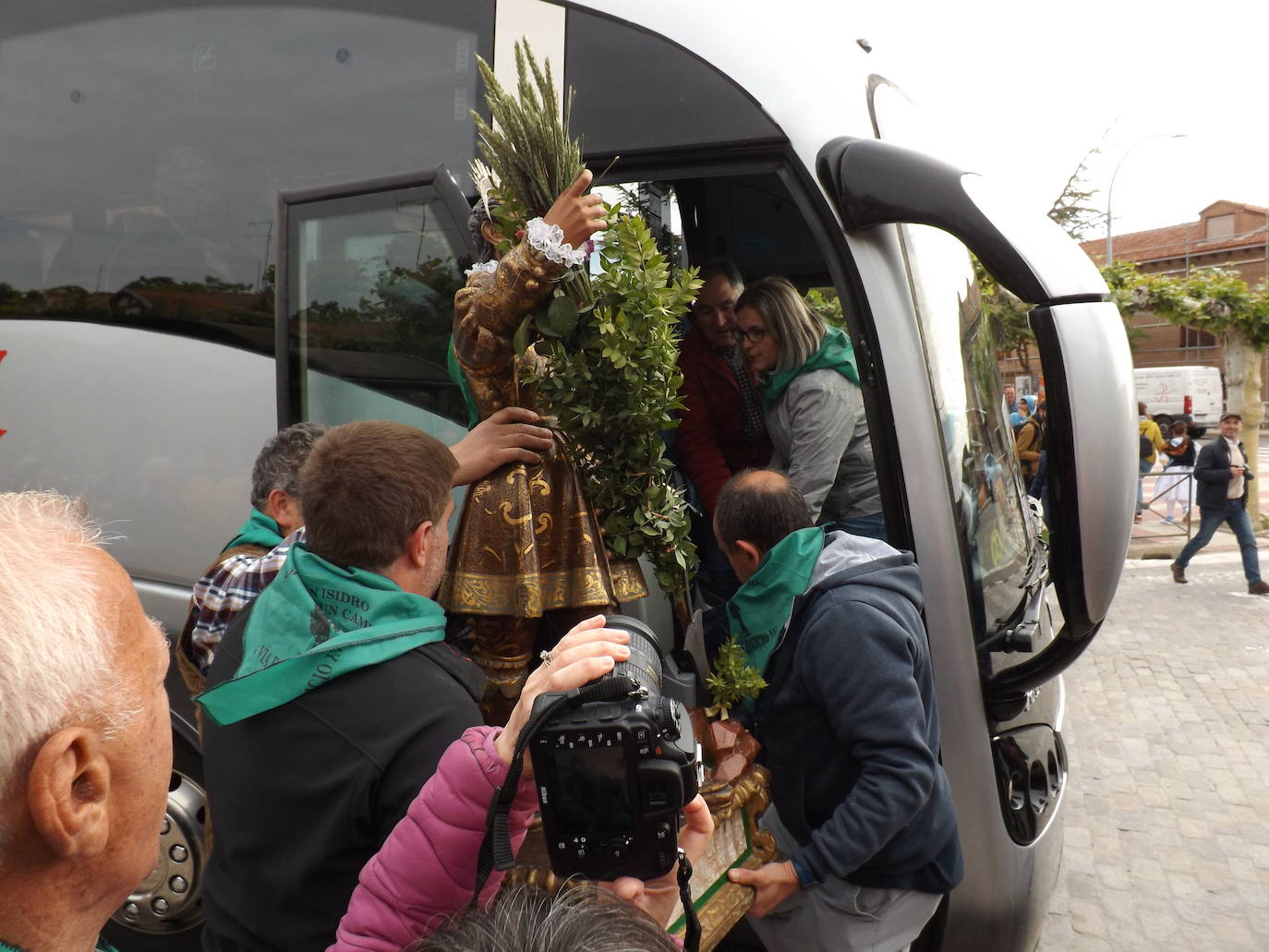 A San Isidro solo hay un camino en Dueñas