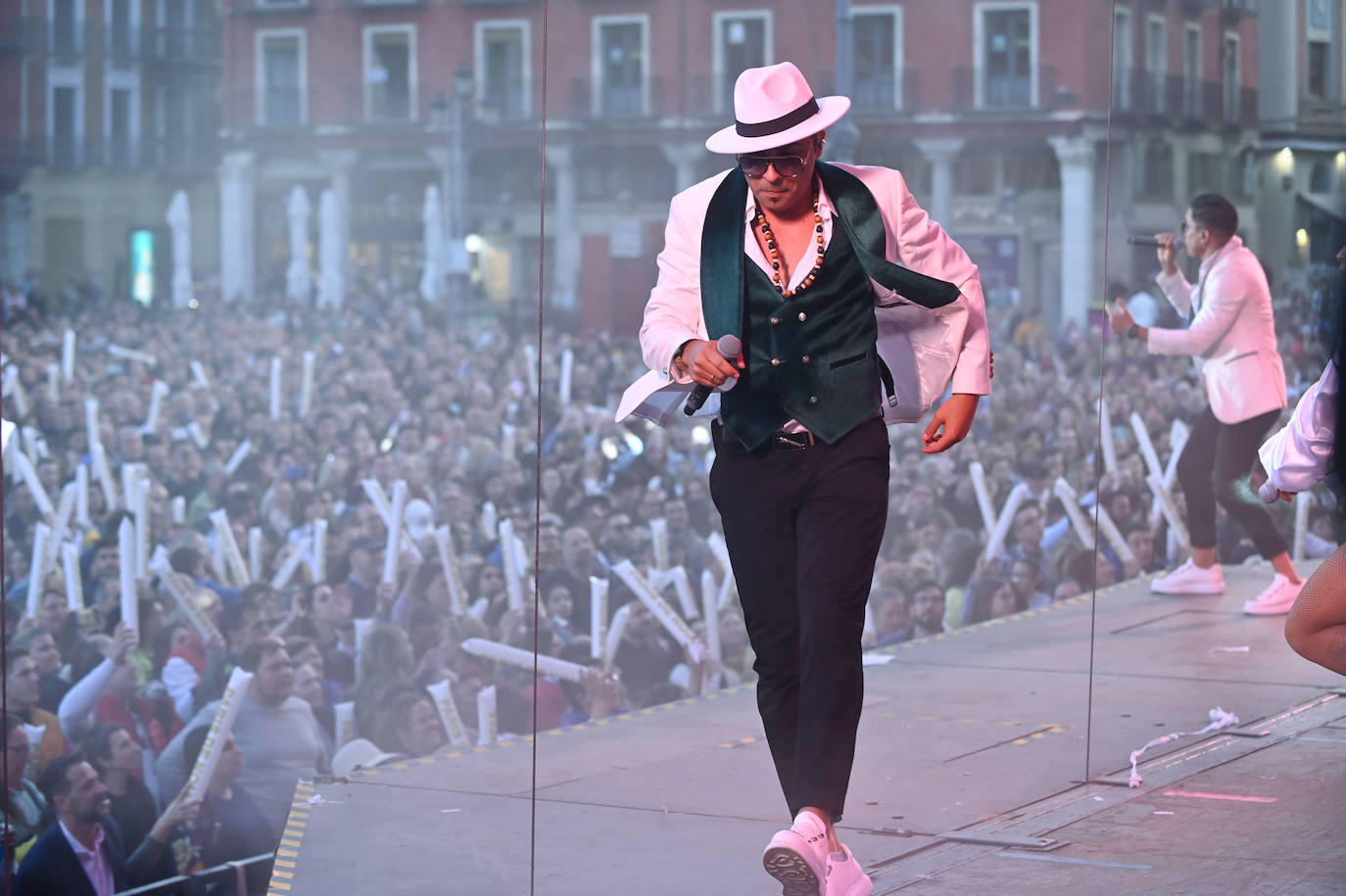 París de Noia cierra las fiestas del patrón con un lleno en la Plaza Mayor