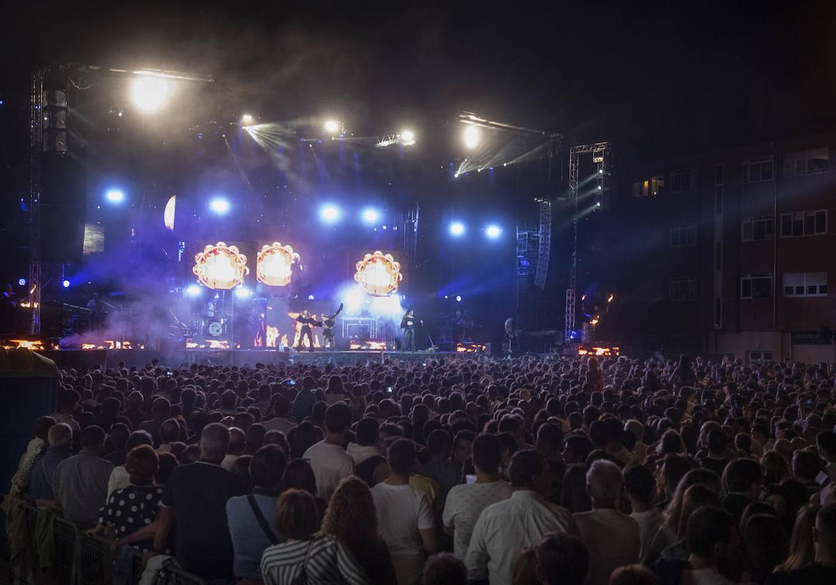 Actuación de la orquesta Panorama en las fiestas de 2022.