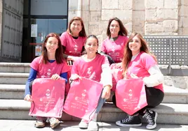 Victoria Soto, arriba a la izquierda, junto a compañeras de la Concejalía de Igualdad.