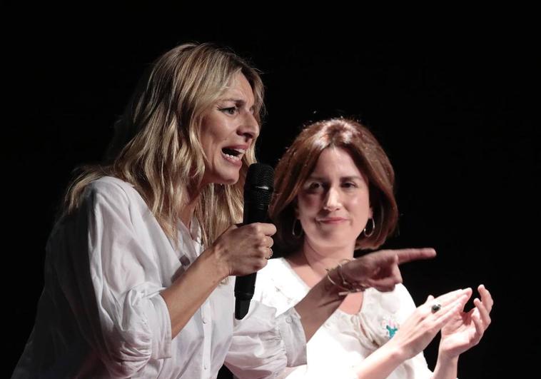 Yolanda Díaz, en el acto central de campaña de Valladolid Toma la Palabra, junto a María Sánchez.