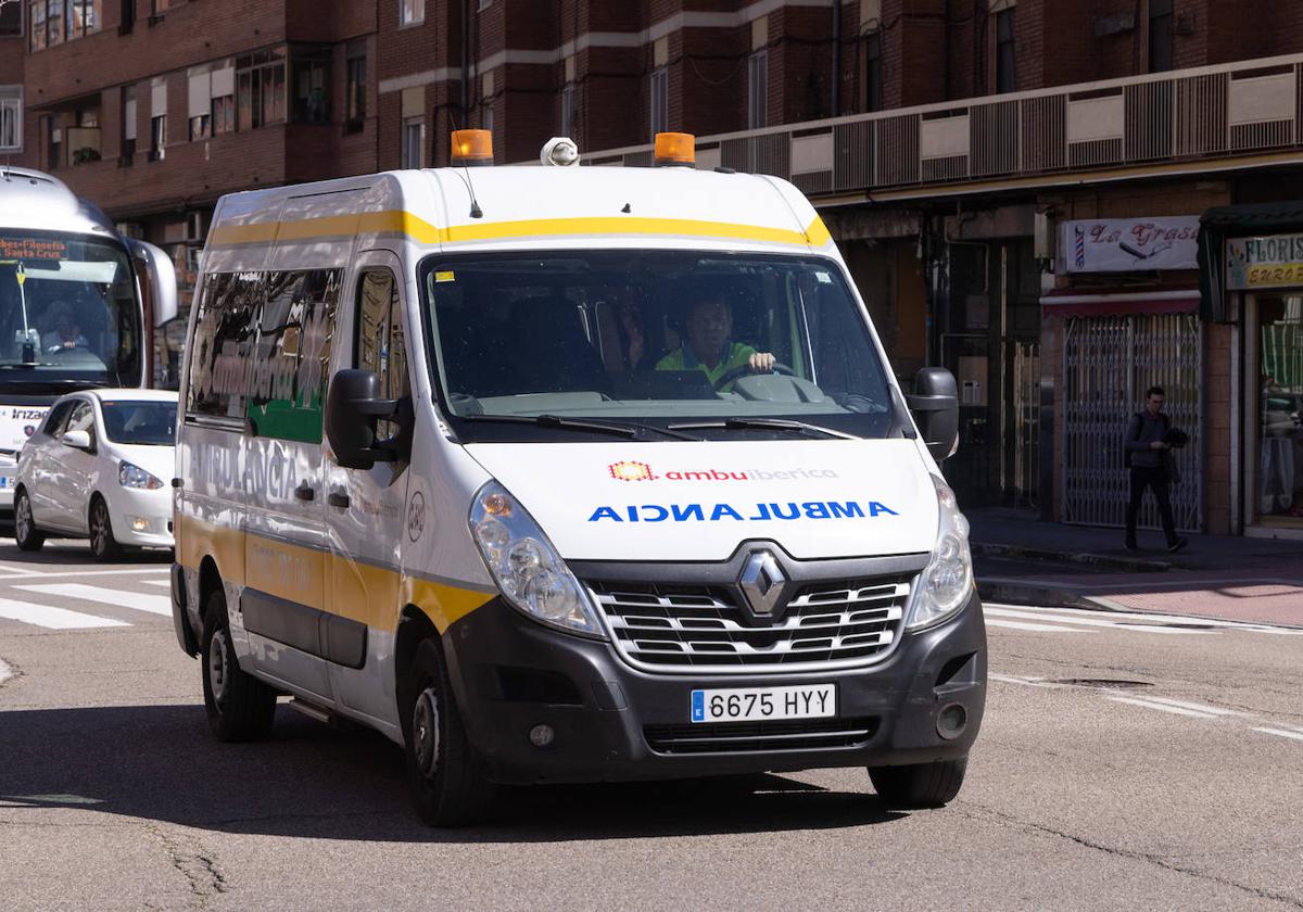 Ambulancia, en las calles de Valladolid.