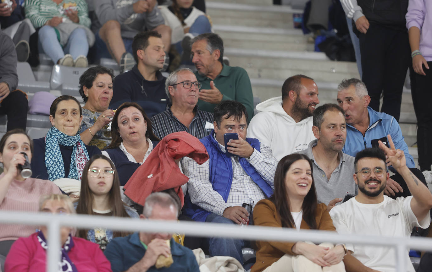 Búscate en las gradas del Zunder Palencia-Melilla