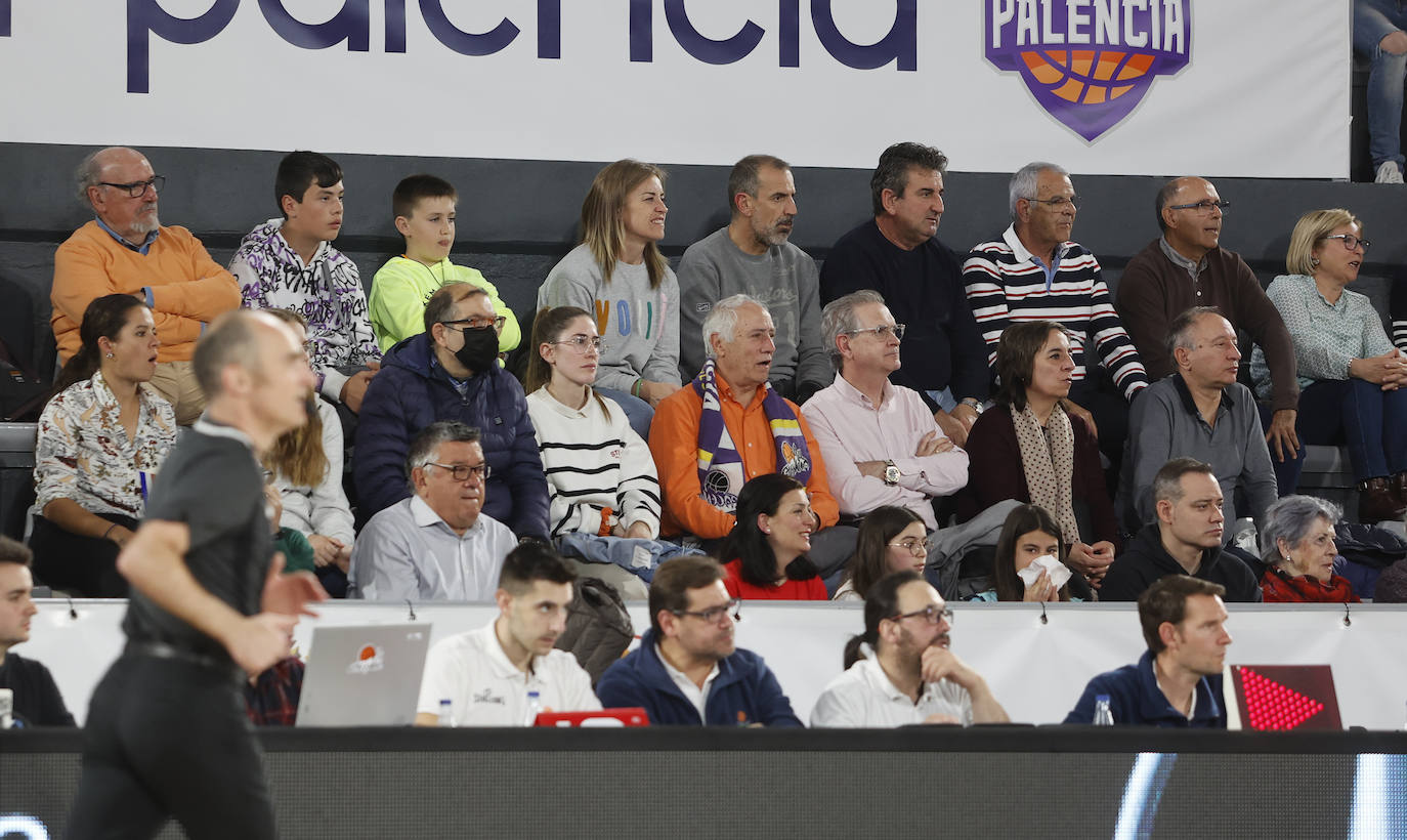 Búscate en las gradas del Zunder Palencia-Melilla