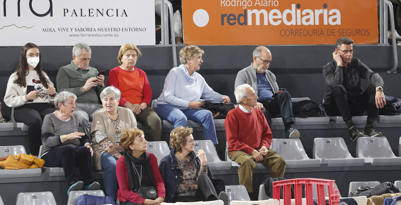 Búscate en las gradas del Zunder Palencia-Melilla