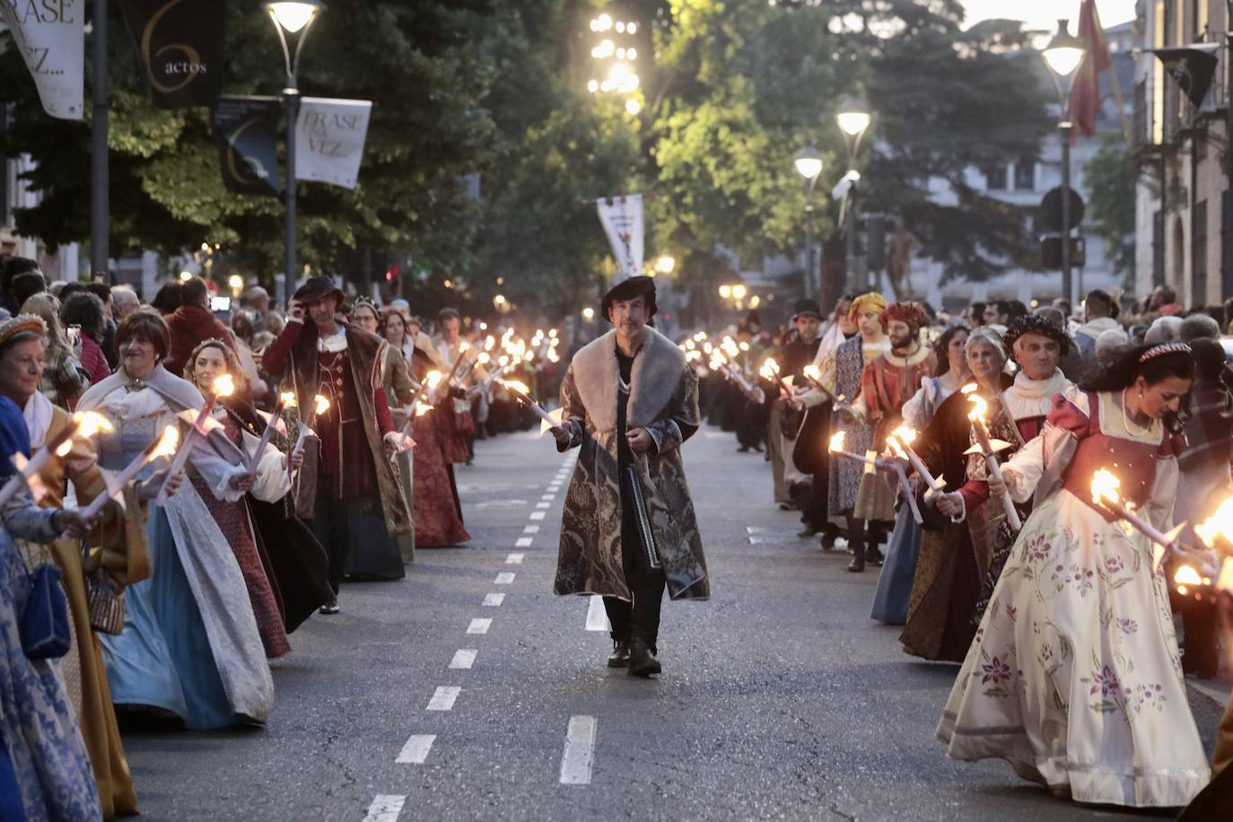 Desfile de antorchas por el quinto centenario del Palacio Real de Valladolid