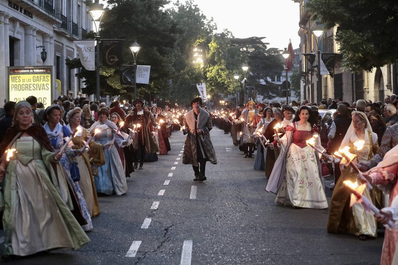 Desfile de antorchas por el quinto centenario del Palacio Real de Valladolid