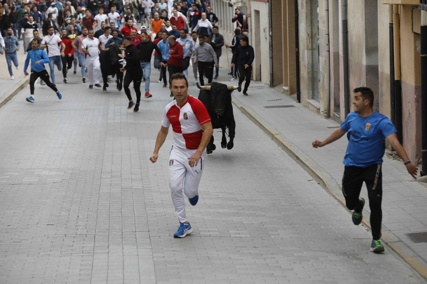 Los Toros de Mayo arrancan con un gran ambiente festivo en Peñafiel