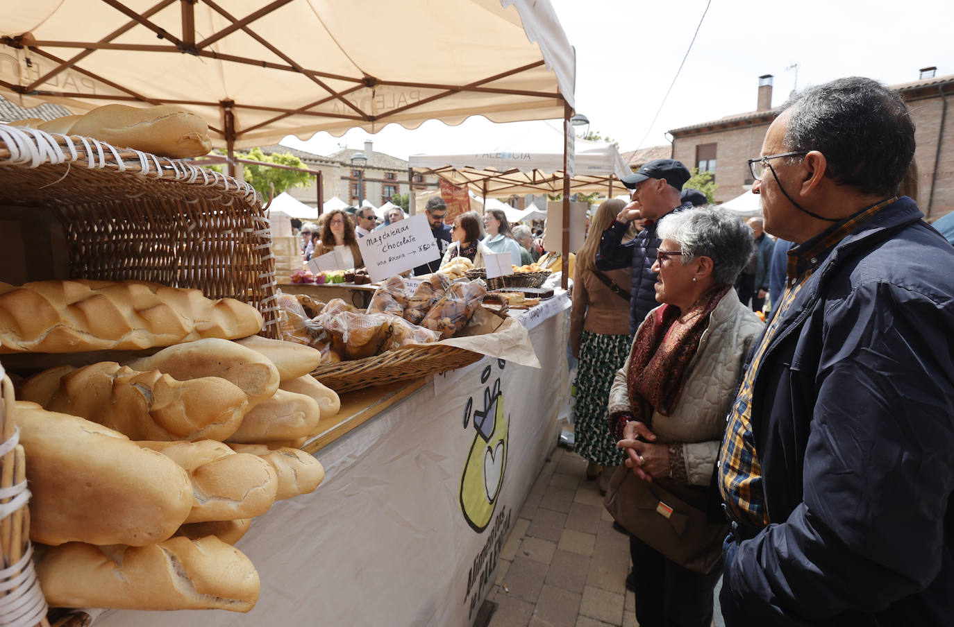 21 puestos engrandecen la Feria del Pan de Grijota