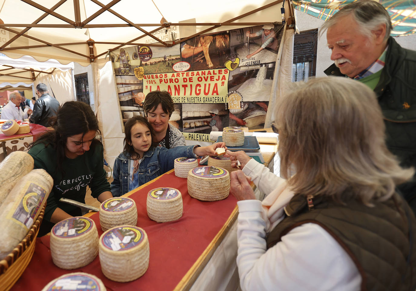 21 puestos engrandecen la Feria del Pan de Grijota